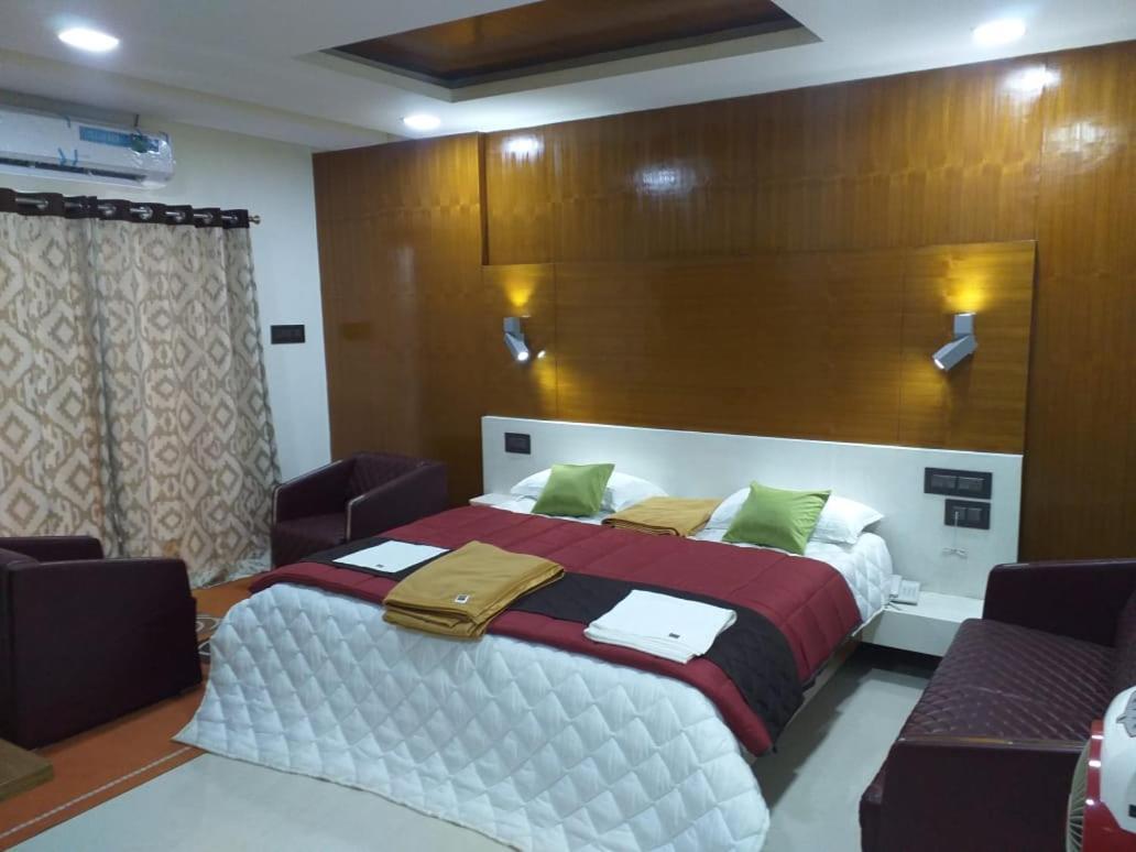 Grand Meridian Vinnamangalam Экстерьер фото
